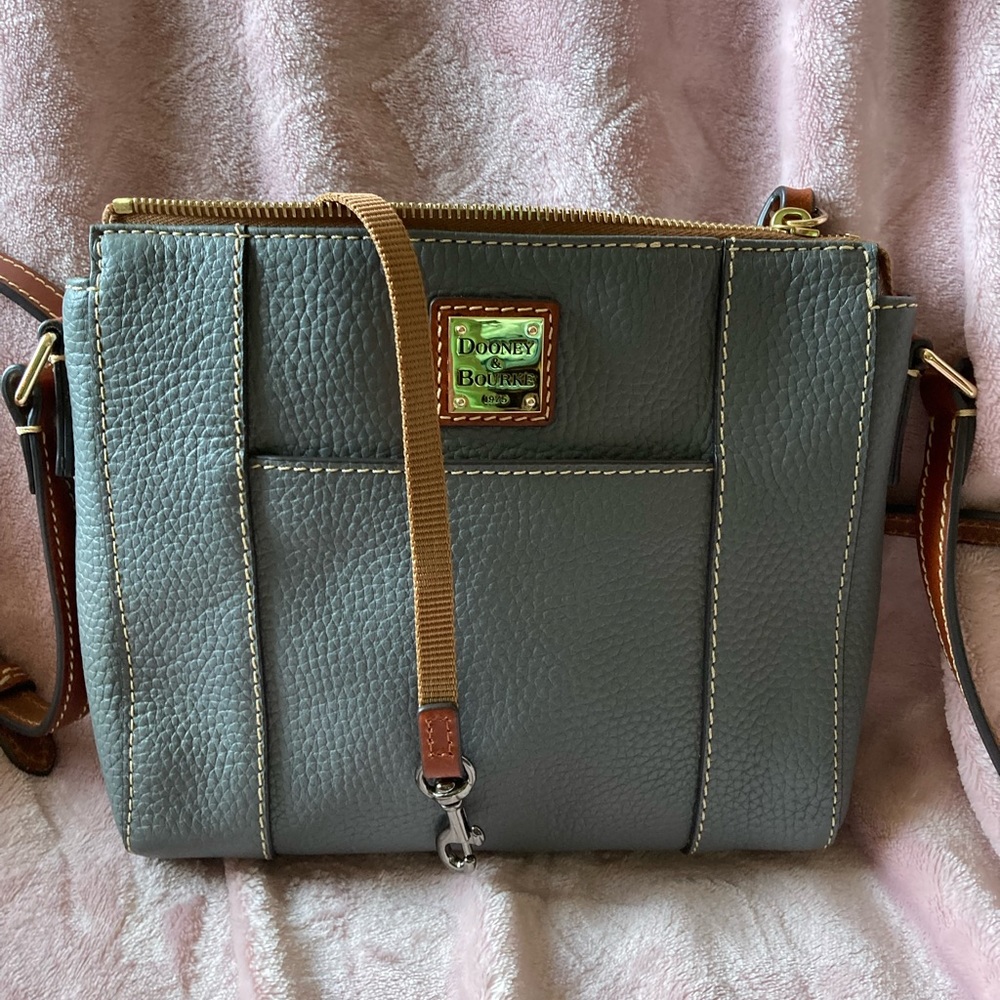 Dooney & Bourke gray shoulder bag